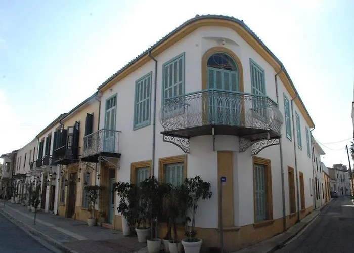 Апартаменти 1br House In The Walled